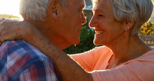 Close Senior Couple Kissing Backyard — Stock Video