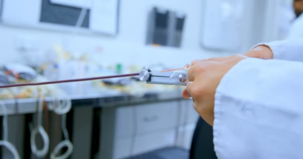 Kan Ile Çalışan Laboratuvar Teknisyeni Yakın Çekim — Stok video