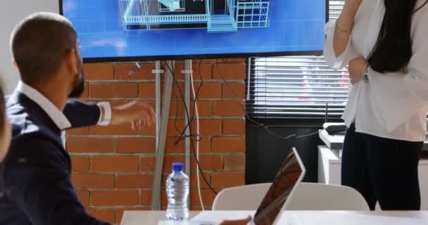 Mujer Ejecutiva Dando Presentación Sala Conferencias Oficina — Vídeos de Stock