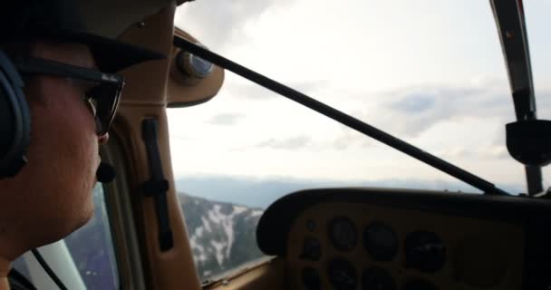Vista Lateral Aeronave Piloto Voadora Cockpit — Vídeo de Stock