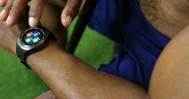 Komuta sizde smartwatch fitness studio 4 k kullanarak Close-up