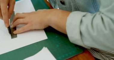 Takı Tasarımcısı çizim kroki beyaz kağıt 4k üzerinde Close-up