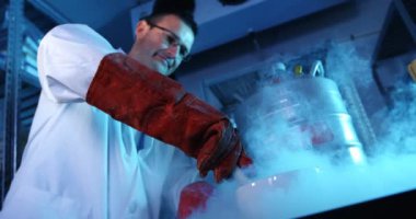 Harç ve havaneli Kimya Laboratuvarı 4 k karıştırarak bilim adamı