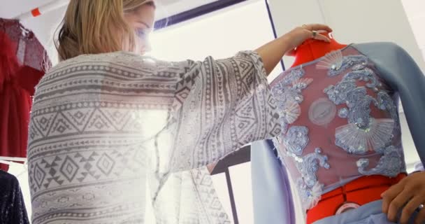 Diseñadores Moda Vestir Modelo Dressmakers Estudio Moda — Vídeos de Stock