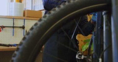 Özenli adam atölye 4 k Bisiklet tamir