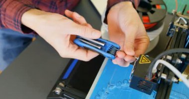 Mekanik atölye 4 k masada ölmek makinasıyla