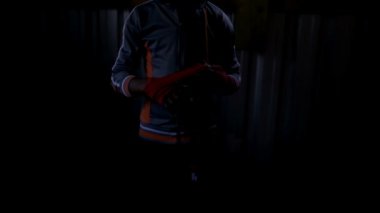 Erkek boxer el sarma taraftan fitness stüdyosu 4 k bağlama 