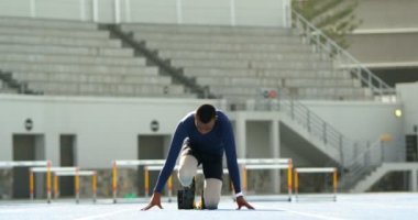 Engelli koşu parkuru 4 k üzerinde yarış için hazır almak atletik