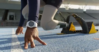 Engelli koşu parkuru 4 k üzerinde yarış için hazır almak atletik