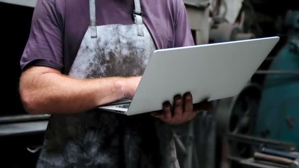 Blacksmith Using Laptop Workshop — Stock Video