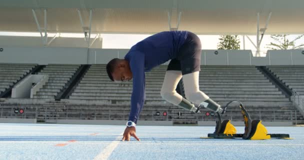 Спортивная Гимнастика Инвалидов Готовится Гонке Беговой Дорожке — стоковое видео