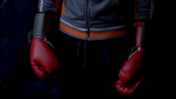 Boxeador Pie Con Guantes Boxeo Gimnasio — Vídeo de stock