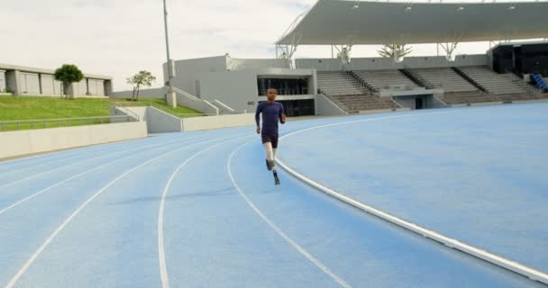 Desativado Atlético Correndo Uma Pista Corrida Local Esportes — Vídeo de Stock