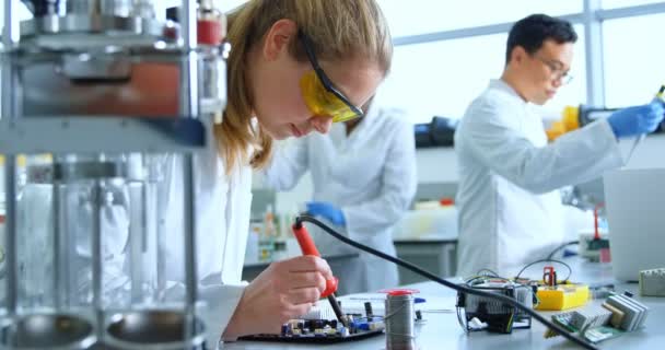 Female Scientist Soldering Circuit Board Laboratory — Stock Video