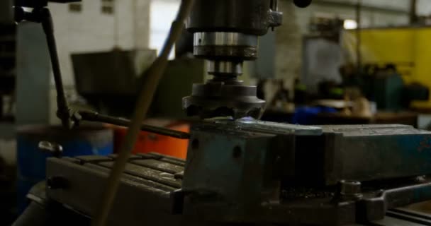 Nahaufnahme Alte Maschine Der Werkstatt — Stockvideo