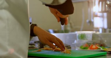 Şef kesim et kıyma kurulu mutfakta üzerinde orta bölüm 