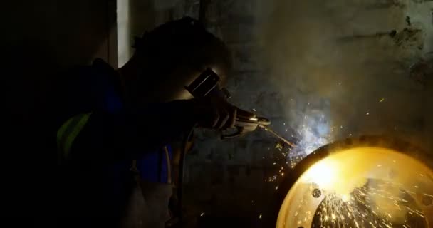 Attentive Metalsmith Using Welding Torch Workshop — Stock Video