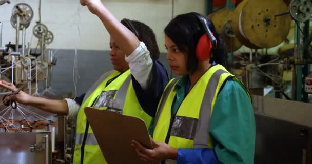 Kadın Işçilerin Halat Sanayi Yapma Çalışma — Stok video