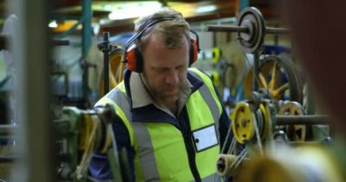 Erkek işçisi halat sanayi 4 k yapma