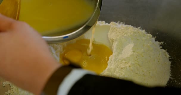 Közeli Kép Készül Konyhában Torta Chef — Stock videók