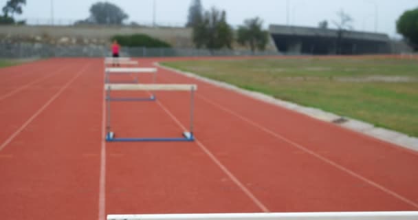 Obstacles Disposés Sur Une Piste Course Sur Site Sportif — Video