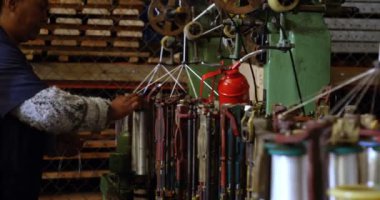 Özenli kadın işçisi halat sanayi 4 k yapma