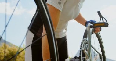 Etkin üst düzey bisikletçi bisiklet kırsal 4 k kontrol