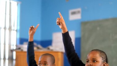 Okulda sınıfta geçirilen Schoolkids el 