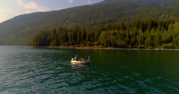 Turistas Pescando Barco Río — Vídeos de Stock