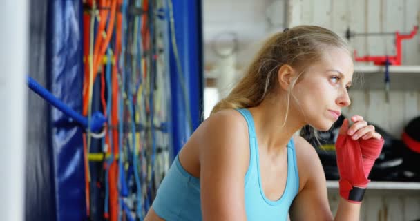 Beautiful Female Boxer Relaxing Fitness Studio — Stock Video