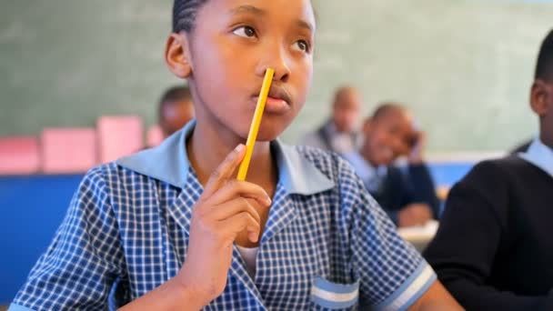 Schüler Lernen Der Schule Klassenzimmer — Stockvideo