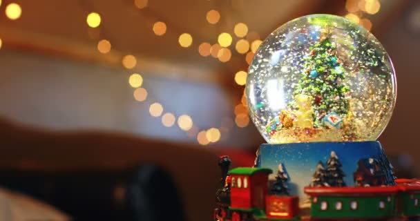 Nahaufnahme Von Kristallkugel Spielzeug Weihnachten Hause — Stockvideo