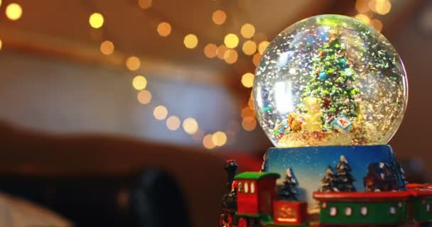 Primer Plano Juguete Bola Cristal Durante Navidad Casa — Vídeos de Stock