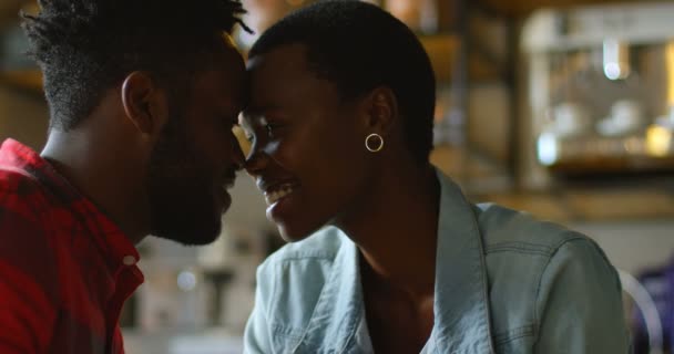 Couple Romantique Tête Tête Dans Café — Video