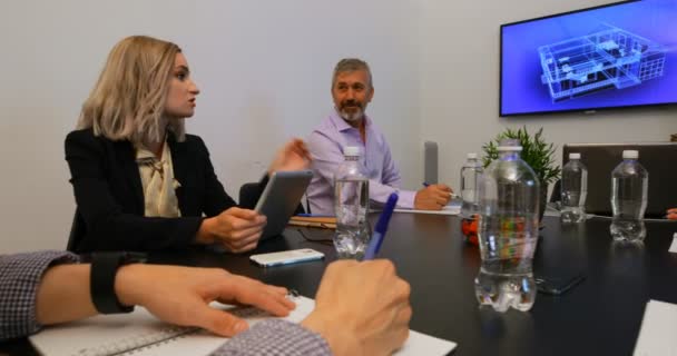 Empresário Dando Apresentação Sala Conferências Escritório — Vídeo de Stock