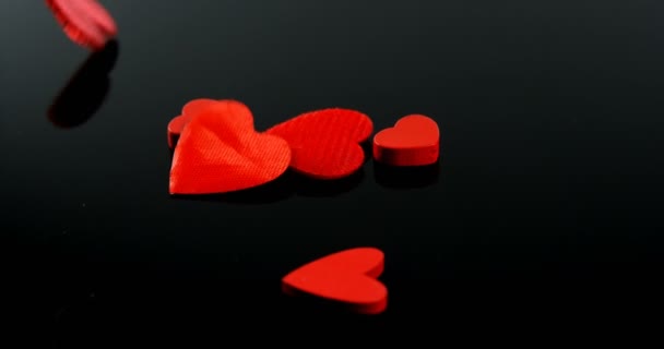 Coeurs Rouges Tombant Sur Surface Noire Concept Saint Valentin — Video