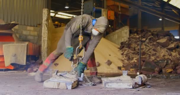 Worker Operating Crane Foundry Workshop Worker Working Worker Operating Crane — Stock Video