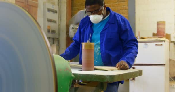 Lavoratore Che Muffa Laboratorio Fonderia Lavoratore Che Utilizza Macchinari — Video Stock