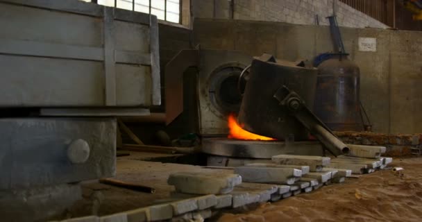 Schmelzmetall Das Der Werkstatt Erhitzt Wird Ofen Der Werkstatt — Stockvideo