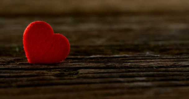 Κόκκινη Καρδιά Πιέτα Της Ξύλινης Σανίδας Ημέρα Του Αγίου Βαλεντίνου — Αρχείο Βίντεο