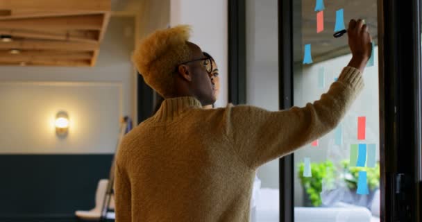 Young Mixed Race Business Colleagues Discussing Sticky Notes Modern Office — Stock Video