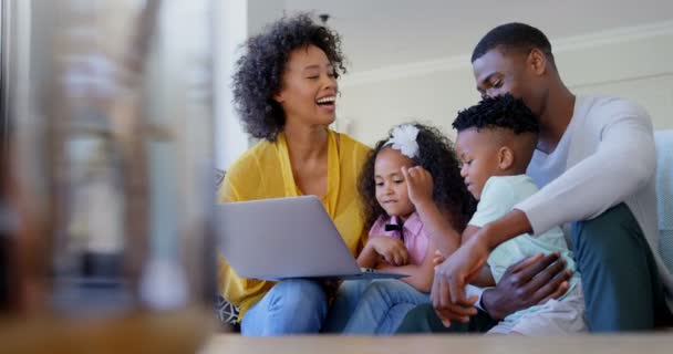 Front View Black Family Using Laptop Living Room Home Black — Stock Video