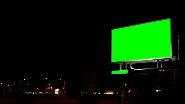 Anúncio Vazio Com Tela Verde Croma Chave Noite Luzes Rua — Vídeo de Stock