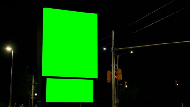 Empty Billboard Chroma Key Green Screen Night Traffic Light Street — Stock Video