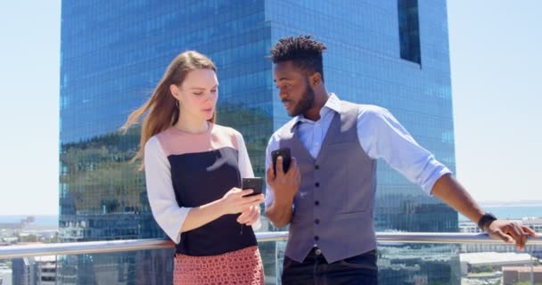 Vue Face Planification Jeune Équipe Mixte Affaires Debout Dans Balcon — Video