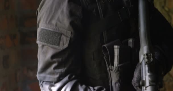 Vue Face Soldat Caucasien Visé Avec Fusil Pendant Exercice Militaire — Video