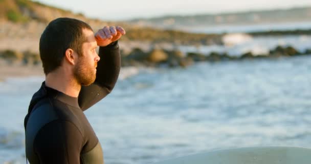 Side View Mid Adult Caucasian Male Surfer Shielding Eyes Looking — Stock Video