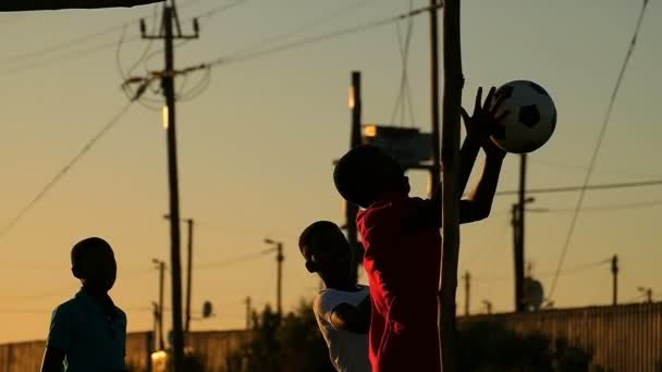 Joueur Jouant Football Dans Sol Garçon Passant Balle Dans Terrain — Video