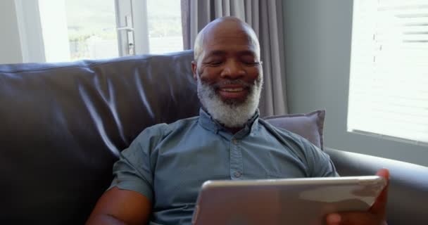 Front View Mature Black Man Using Digital Tablet Comfortable Home — Stock Video