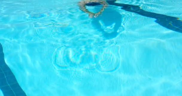 Mannelijke Zwemmer Binnenzwembad Zwemmen Man Zwemmen Onder Water — Stockvideo